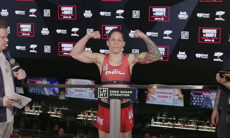Nevjerojatna scena na vaganju: MMA legenda obrijala glavu kako bi zadovoljila težinsku granicu za borbu za naslov