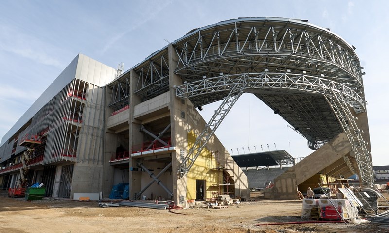 Pogledajte kako napreduju radovi na stadionu u  Kranjčevićevoj. Počelo je postavljanje sjedalica