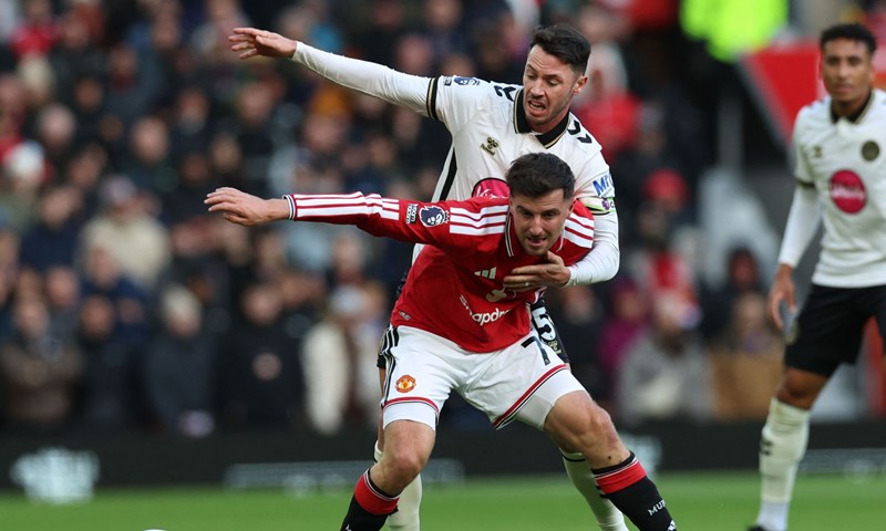 Manchester United potonuo na Old Traffordu, Carrick pod sve većim pritiskom